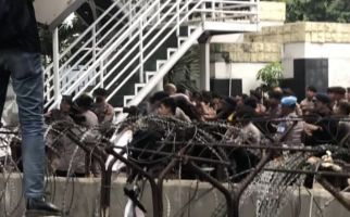 BEM SI Kecam Aksi Polisi Geledah Peserta Aksi Geruduk Istana - JPNN.com