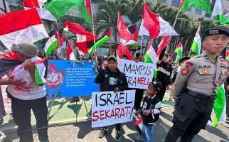 Ratusan Massa Membeludak di Depan PBB Jakarta, Kecam Genosida Israel di Palestina - JPNN.com