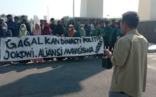 Mahasiswa Jatim Demo Serentak, Tolak Putusan MK yang Bisa Muluskan Dinasti Politik - JPNN.com