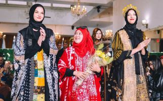 Frida Aulia Sharing Indahnya Batik Indonesia di Luar Negeri - JPNN.com