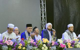 Solo Raya Berselawat Bersama Habib Syech, Zulhas Doakan Indonesia dan Palestina - JPNN.com