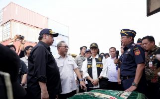 Menko Airlangga: Pengetatan Arus Barang Impor Lindungi Industri Dalam Negeri - JPNN.com