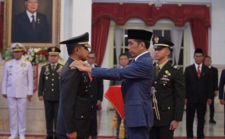 Panglima TNI Saksikan Pelantikan KSAD Jenderal TNI Agus Subiyanto di Istana Negara - JPNN.com