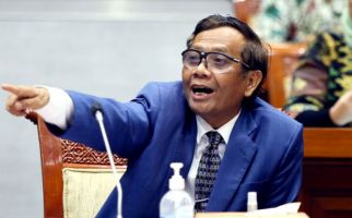Mahfud Sebut Pinjol Ilegal Tidak Memenuhi Syarat Hukum Perdata - JPNN.com