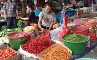 Naik Tajam, Harga Cabai di Pasar KM 5 Palembang Tembus Rp 80 Ribu Per Kilogram - JPNN.com