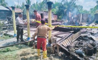 4 Rumah Warga di Rohil Terbakar, Rp 500 Juta Melayang - JPNN.com