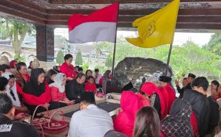 Ganjar Bicara Banteng Tak Cengeng saat Berziarah ke Makam Bung Karno - JPNN.com
