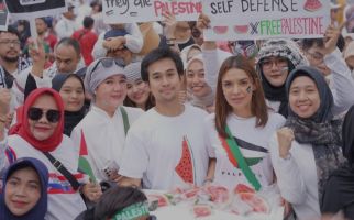 Najwa Shihab Bagikan 1.000 Semangka saat Aksi Damai Bela Palestina  - JPNN.com