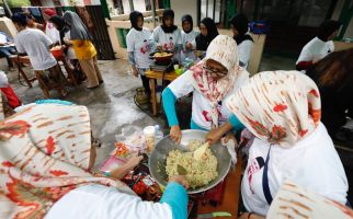 Keseruan Ibu-Ibu di Kebayoran Lama Saat Ikut Lomba Masak Bareng Muslimah Ganjar - JPNN.com