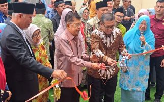 Tokoh Minangkabau Yendra Fahmi Imbau Urang Awak Berkontribusi di Dunia Pendidikan - JPNN.com