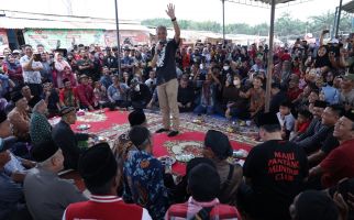 Saat Warga Transmigran di Sumsel Sambut Kedatangan Ganjar, Lihat - JPNN.com