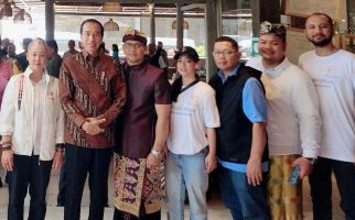 Bertemu Sukarelawan Rumah Gibran di Bali, Jokowi Ogah Bicarakan Politik - JPNN.com