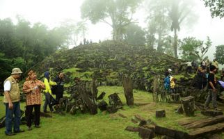 Gunung Padang Jadi Perhatian Media Mancanegara, Piramida Tertua di Dunia? - JPNN.com