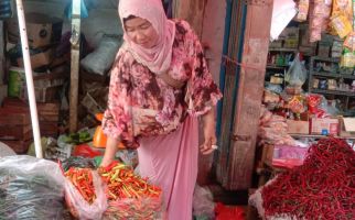 Harga Cabai Naik, Pedagang di Pasar KM 5 Palembang: Yang Beli Jadi Sedikit - JPNN.com