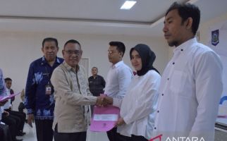 Lihat, Honorer Teknis Tersenyum Manis Saat Banyak Rekannya Masih Berdebar-debar - JPNN.com