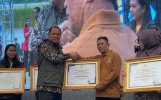 Inilah Provinsi & Kabupaten/Kota Penerima Penghargaan dari Kemendagri, Berhasil Bina Desa - JPNN.com