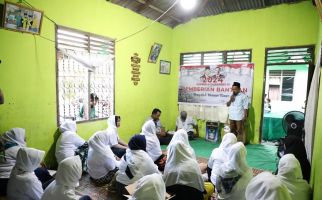 Tuan Guru Sahabat Ganjar Bantu Fasilitas Belajar untuk Komunitas Maghrib Mengaji di Deli Serdang - JPNN.com