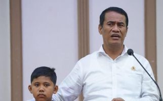 Tepati Janji, Mentan Amran Berikan Gaji dan Tunjangannya ke Anak Yatim dan Janda Renta - JPNN.com