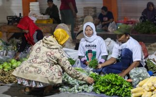 Lihat, Pedagang Sukarela Sosialisasikan Ganjar-Mahfud ke Warga - JPNN.com