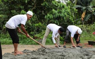 Sukarelawan Ganjar & Warga Gotong Royong Bangun Lapangan Bulu Tangkis di Serdang Bedagai - JPNN.com