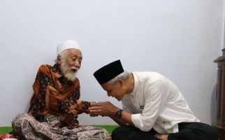 Nasihat Ulama Karismatik Banten Abuya Muhtadi buat Ganjar - JPNN.com