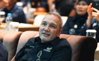 Idris Sandiya Tak Menyangka Bakal Dapat Hadiah Pisang dari Warga Jatisampurna - JPNN.com