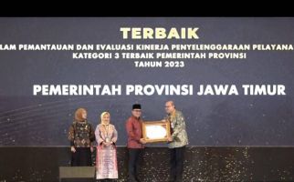 Gubernur Khofifah Bangga Jatim Borong 4 Penghargaan Pelayanan Publik dari KemenPAN-RB - JPNN.com