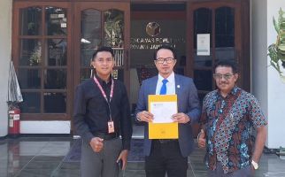 Tim Advokat LISAN Adukan Bupati Nabire ke Bawaslu - JPNN.com