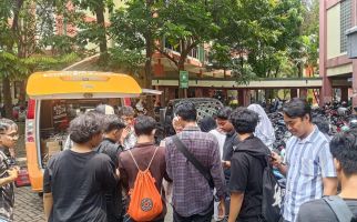 Mahasiswa UIN Ciputat Sampaikan Pandangan soal Isu Nasional di Mobil Ide Rakyat - JPNN.com