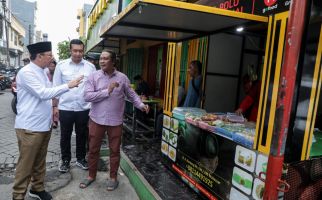 Dukung Kemajuan UMKM, Mardiono Ngopi hingga Sapa Masyarakat di Kedai Kopi Tradisional - JPNN.com
