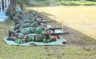 Jaga Daerah Perbatasan NKRI, Lanud RSA Mengasah Kemampuan Prajurit Menembak - JPNN.com