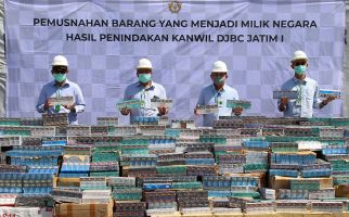 Bea Cukai Musnahkan Jutaan Batang Rokok Ilegal Hasil Penindakan di Jawa Timur - JPNN.com