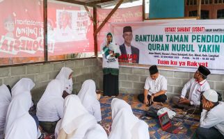 Ustaz Sahabat Ganjar Berikan Bantuan Penunjang Belajar Untuk TPQ Nurul Yaqin - JPNN.com