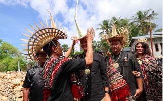 Kunjungi Wilayah Paling Selatan Indonesia, Ganjar Dianugerahi Gelar ‘Yang Mulia Funu Keu’ - JPNN.com