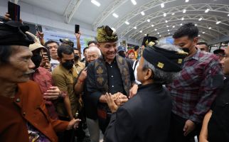 Ganjar Disambut Meriah Tokoh Adat & Warga Lombok, Selamat Datang di Pulau Seribu Masjid - JPNN.com