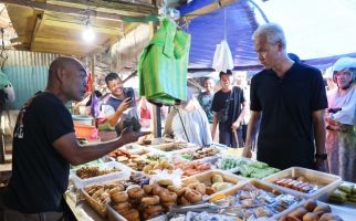 Masuk Pasar di Kendari, Ganjar Disodori Keluh Kesah soal Gejolak Harga Bahan Pokok - JPNN.com