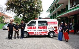 Sahabat Ganjar Serahkan Ambulance untuk Ponpes Nurul Jadid di Probolinggo - JPNN.com