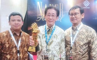 Sido Muncul Raih Penghargaan Paramakarya Naker Award 2023 - JPNN.com