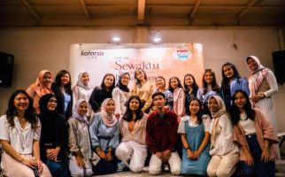 Sewaktu Bermusik bersama Pigeon Teens Bagikan Skincare kepada Pengunjung - JPNN.com