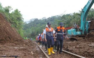 Material Longsor Disingkirkan, Dua Jalur Rel Purwokerto-Cirebon Sudah Dapat Dilalui - JPNN.com