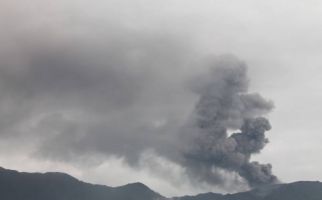 Waspada, Gunung Marapi Erupsi 46 Kali - JPNN.com