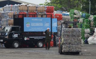 Le Minerale Serahkan 5 Mobil Tambahan Penjemputan Plastik & Galon PET ke POPI Tangerang - JPNN.com