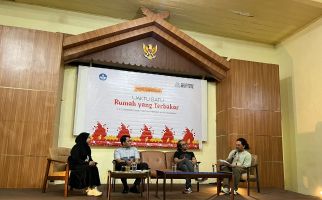 Kemendikbudristek Gelar Pertunjukan Silang Media 'Waktu Batu, Rumah yang Terbakar' di Makassar - JPNN.com