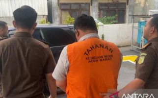 Diduga Korupsi Dana Desa, Eks Kades di Aceh Barat Ditahan Jaksa - JPNN.com