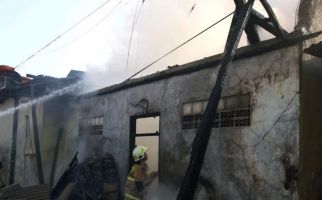 Gudang Mainan di Ciracas Terbakar, Kerugian Ditaksir Ratusan Juta Rupiah - JPNN.com
