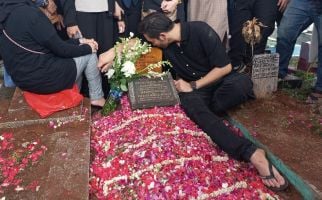 Syahnaz Tidak Hadir Saat Pemakaman Ibunda Jeje Govinda, Ini Sebabnya - JPNN.com