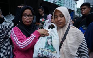 Sintawati Peduli, Sukarelawan Gelar Tebus Murah Sembako di Jaksel - JPNN.com