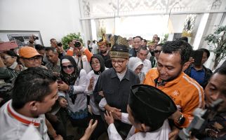 Blusukan di Kampung Batah Riau, Anies Serap Keluhan Warga - JPNN.com