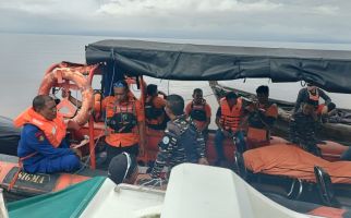 Kronologi Kapal Terbakar di Perairan Meranti, Seluruh ABK Terjun ke Laut - JPNN.com