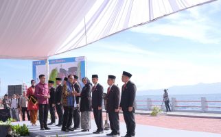 8 Pejabat Daerah Inovator Kelautan Menerima Satyalancana Wira Karya - JPNN.com